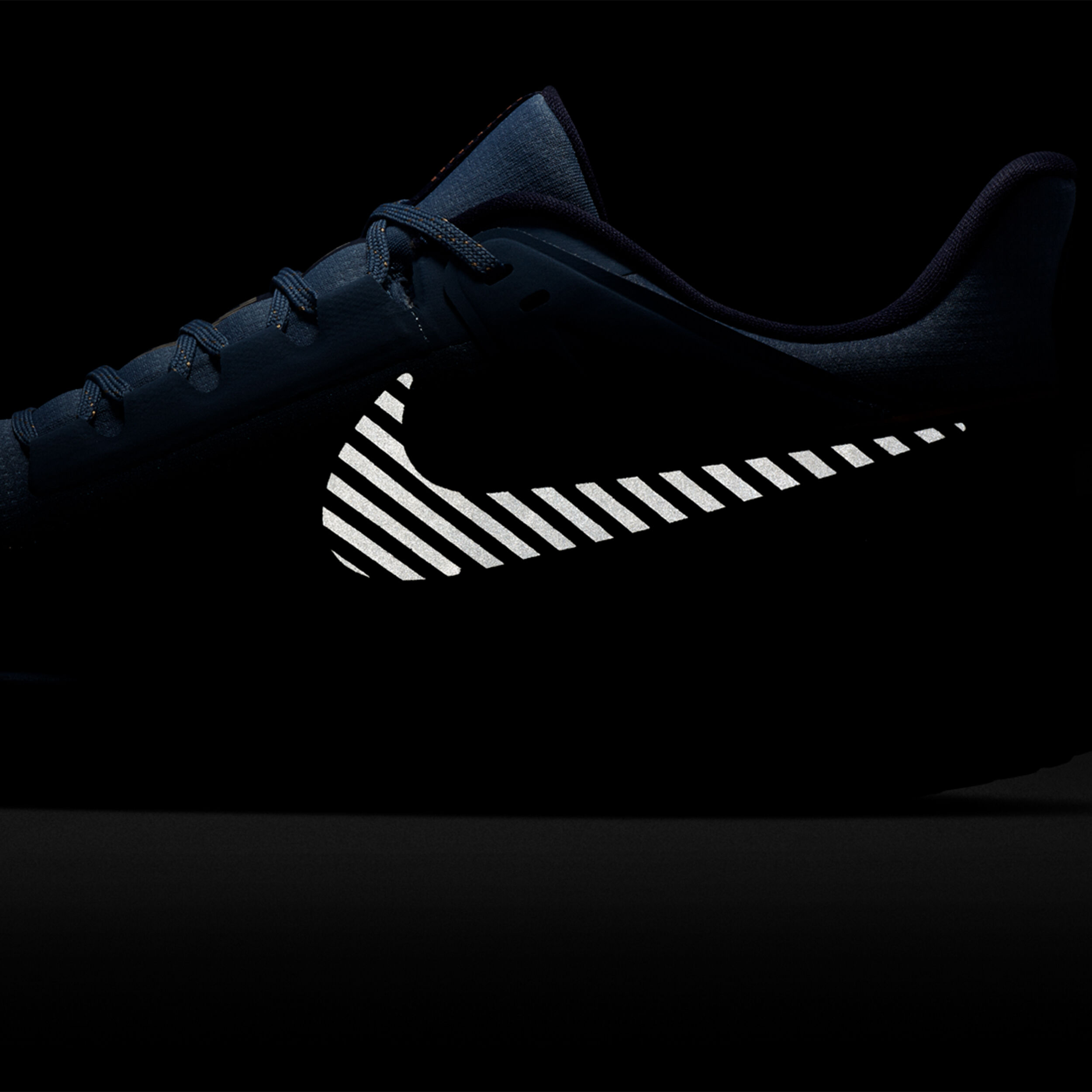 Nike Legend React 2 Shield Neutrale Schoen Heren Grijs Goud in maat 47 online kopen Running Point NL